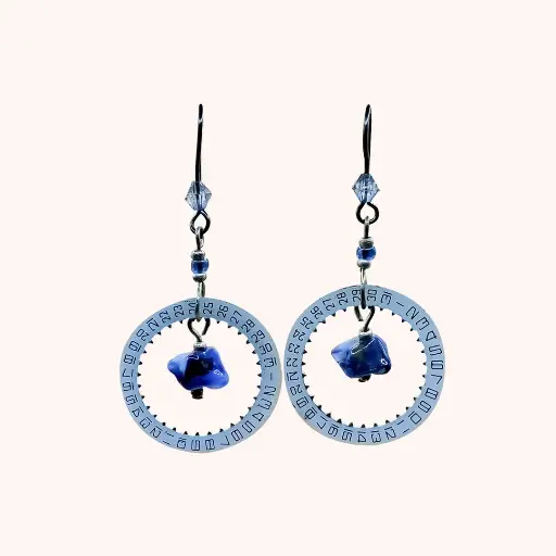 Boucles perles de verres et morceaux de montre